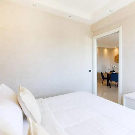 Apartment Floor 2 Beds 2baths *