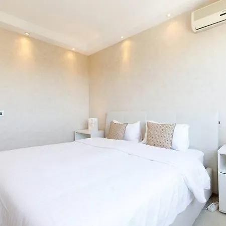 Floor 2 Beds 2baths *